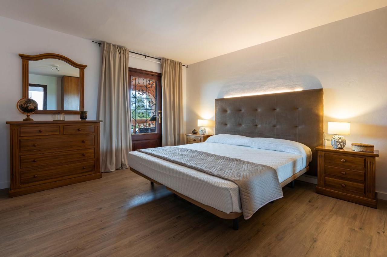 Monsebo, Pool Tennis & Minigolf Villa