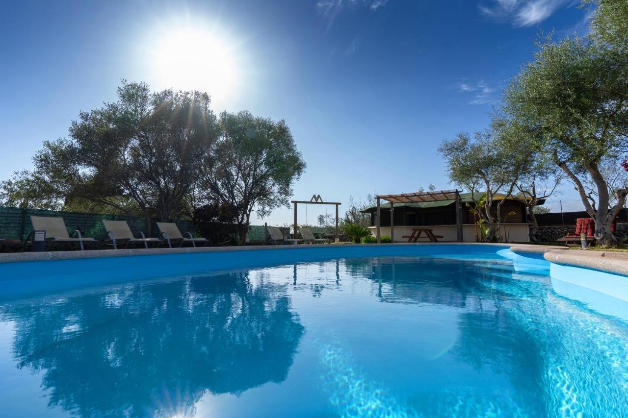 Monsebo, Pool Tennis & Minigolf Villa *