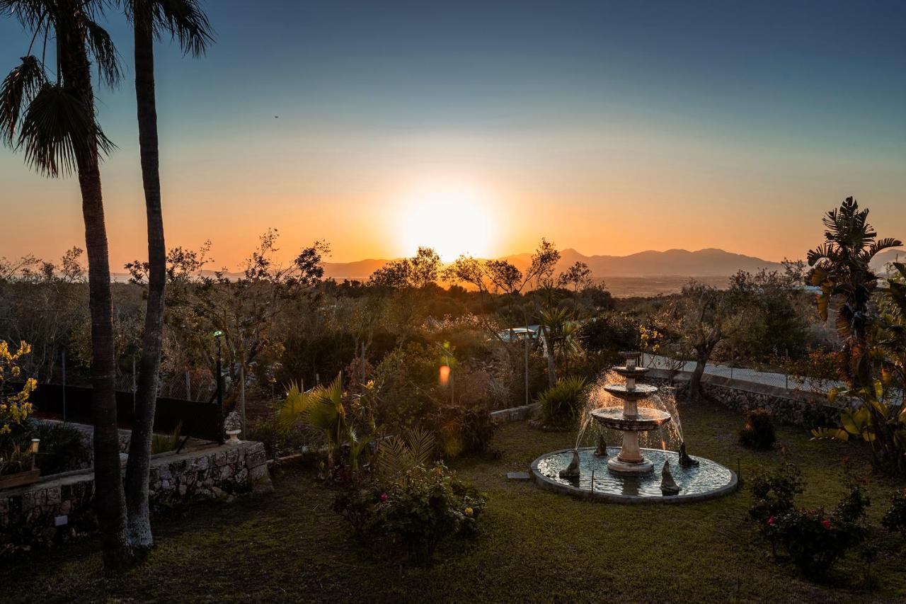 Monsebo, Pool Tennis & Minigolf Villa