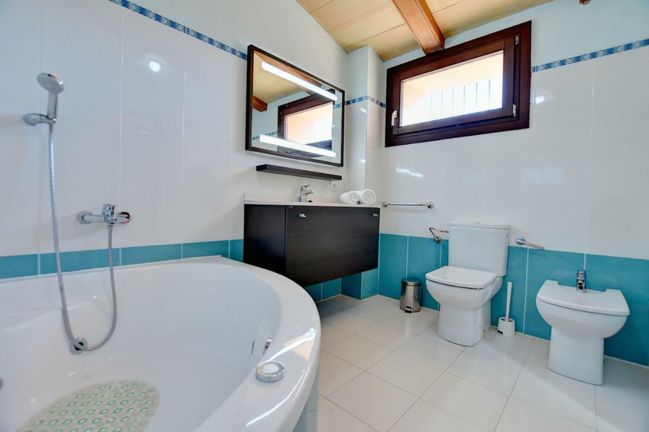 Monsebo, Pool Tennis & Minigolf Villa *